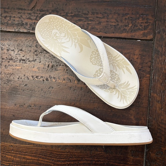 OluKai flip flops like new! Purchased in Hawaii!  ￼ - Picture 2 of 4